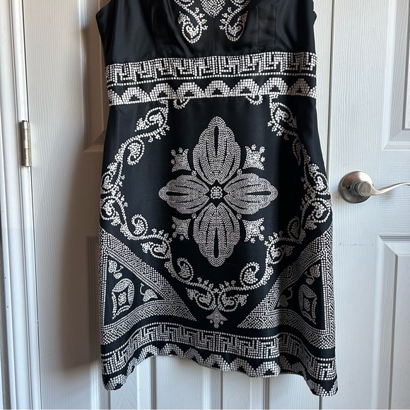 White House Black Market black & white sleeveless silk dress - Picture 3 of 7